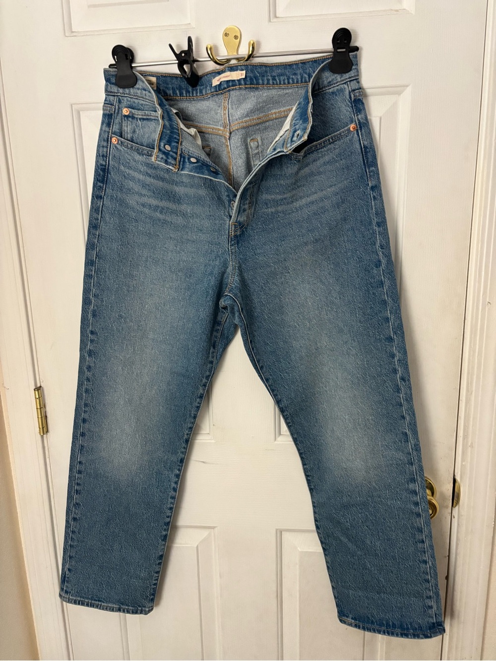 Levi's Women's Straight Leg Jeans in Light Blue Wash